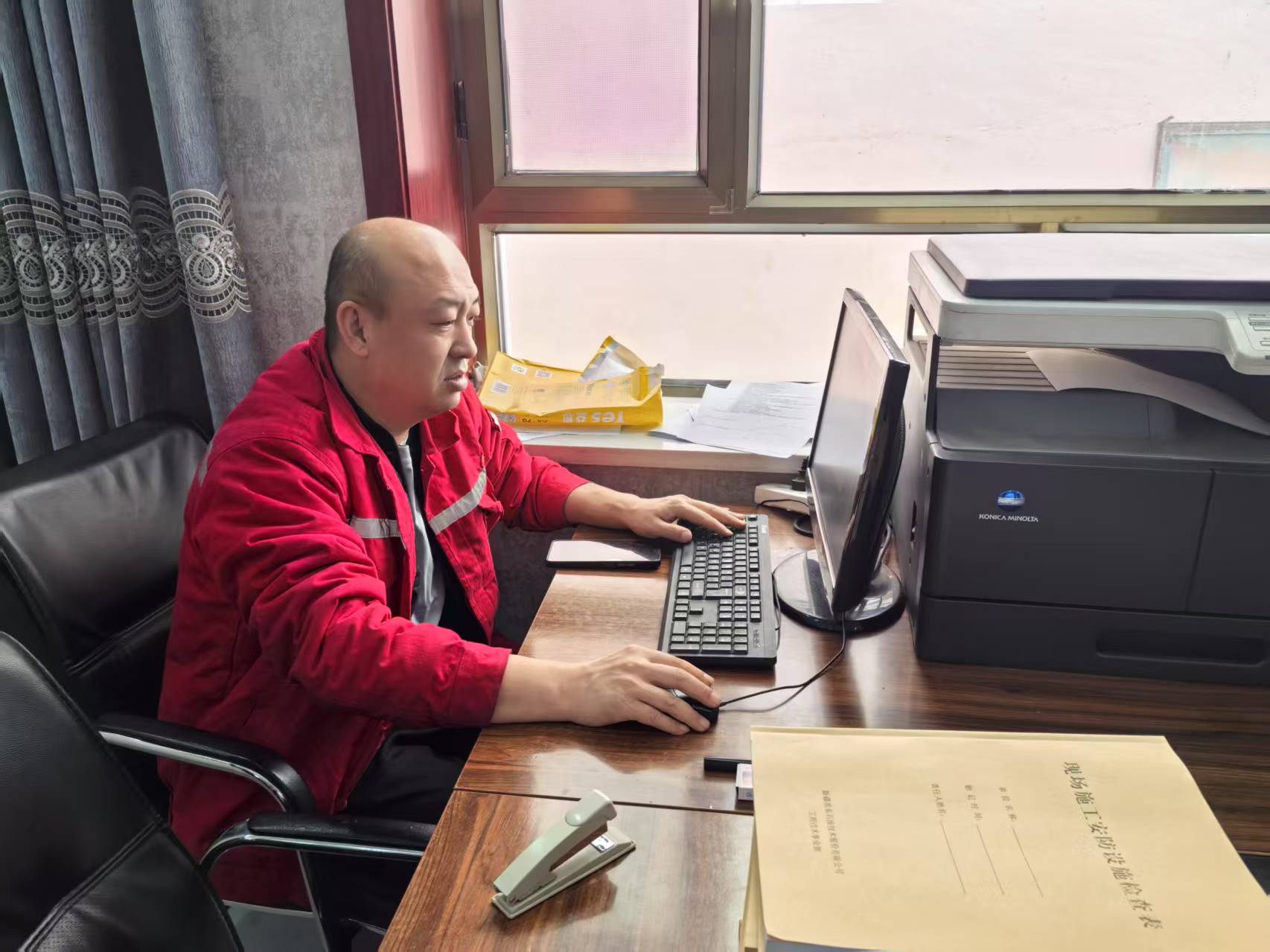 丁少华-工作照片